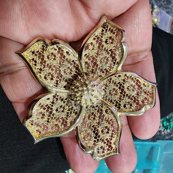 Earrings and Brooch set - Picture 6 of 6